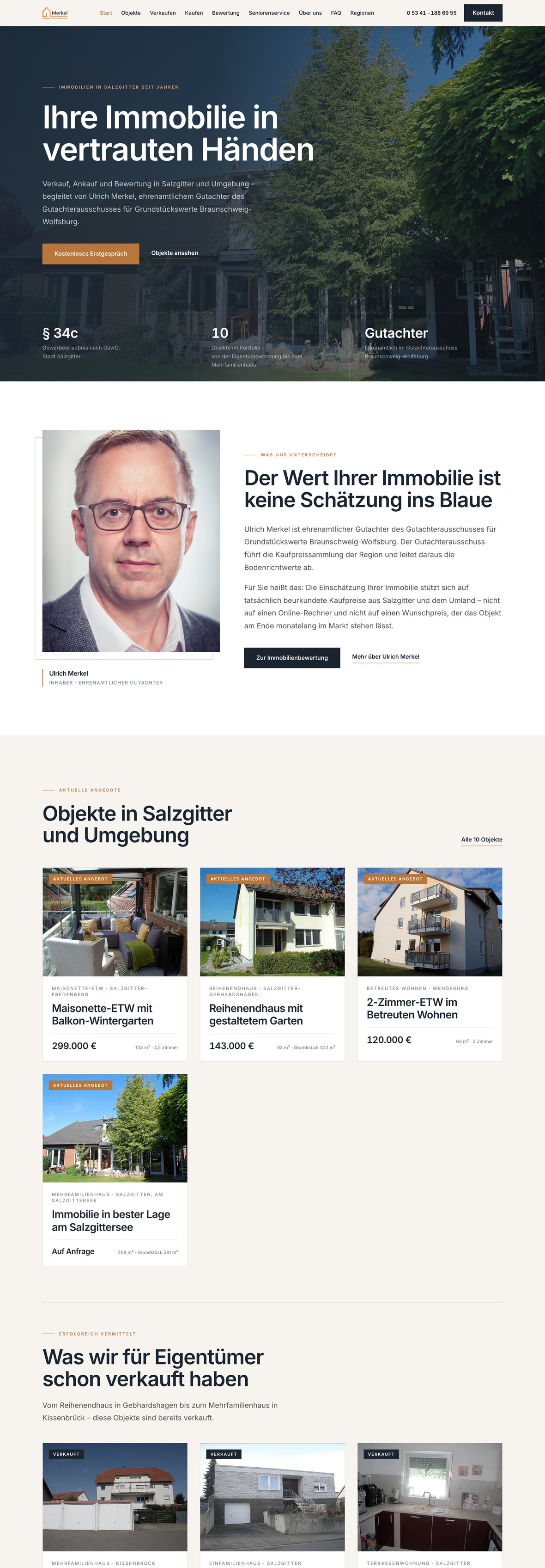 Immobilienbüro — Ansicht am Laptop